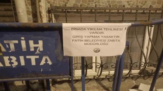 Fatihte inşaat temeli kazılırken hasar gören bina boşaltıldı