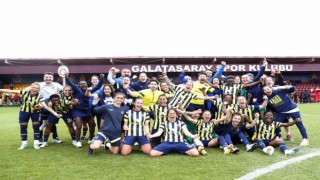 Fenerbahçe Kadın Futbol Takımı 13 oyuncu ile sözleşme yeniledi