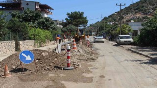 Finikede, eskiyen içme suyu boru hattı yenileniyor