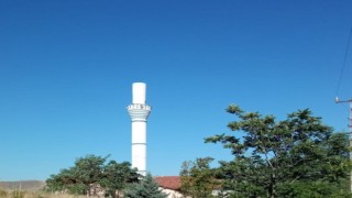 Fırtına cami minaresini yıktı