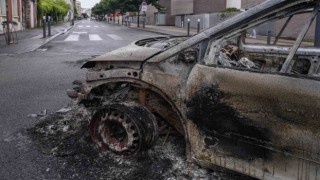 Fransa'da şiddet sarmalı devam ediyor. Gözaltı sayısı artıyor