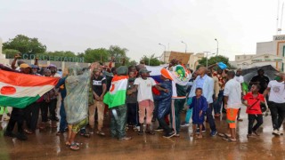 Fransadan Nijerdeki büyükelçilik protestosuna kınama