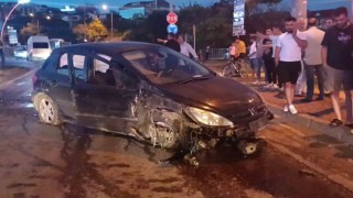 Frenleri tutmadı, başka araçlara çarpmamak için refüje çarpıp durdu
