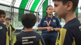 Futbol oynayamazsın dediler, antrenör oldu