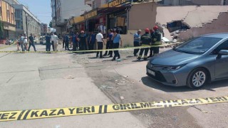 Gaziantepte iki katlı binanın bahçe duvarı yıkıldı: 5 yaralı