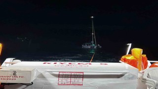 Gemiler Adası açıklarında arızalanan tekneyi KIYEM ekipleri kurtardı
