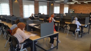 Gençler sınava Haliliyede hazırlanıyor