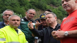 Giresun Valisi Ünlü yeni heyelanlar yaşanabileceğine dikkat çekerek vatandaşları uyardı