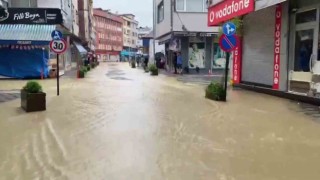 Gökçebey ilçe merkezini su bastı