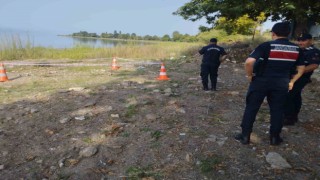 Gölün içinde patlamamış el bombası bulundu