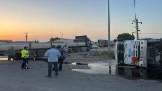 Gönende mazot yüklü tanker ile tır çarpıştı, sürücüler yaralandı