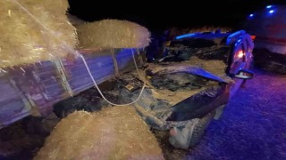 Gönende traktöre arkadan çarpan otomobilde bulunan 2 kişi yaralandı