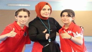 Güreşte Türkiye ikincisi ve üçüncüsü olan sporcular, müsabakalara canla başla hazırlanıyor