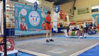Halterde büyük başarılara imza atıyorlar
