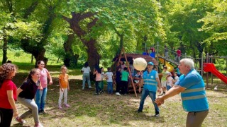 Hasankadı belde mesire alanında minik öğrenciler gönüllerince eğlendi