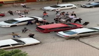 Hatayda sokak ortasında yumruk yumruğa kavga kameralarda