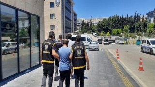 Hırsızlık suçundan aranan 2 hükümlü yakalanıp tutuklandı
