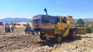 Hisarcıkta biçerdöverden çıkan yangında 7 dekar hububat ekili arazi zarar gördü