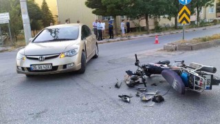 Hisarcıkta motosiklet otomobile çarptı: 1 yaralı