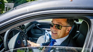 Hollanda'da koalisyon hükümeti istifasını krala sundu