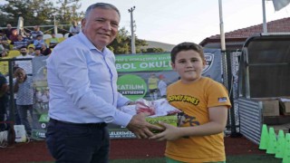 Honazda yaz futbol okulu açıldı