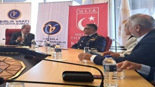 Hulusi Akar, faaliyetleri sebebiyle Başkan Özdemiri tebrik etti