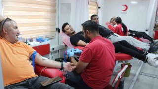 Iğdırda Kızılayın kan bağışı kampanyasına yoğun ilgi