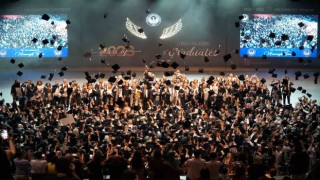 İGÜlü 10 bin 397 öğrenci mezuniyet keplerini attı