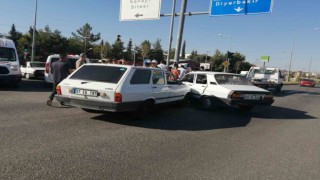 İki otomobilin çarpıştığı kazada 5 kişi yaralandı