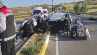 İkiye bölünen araçta 2 kişi hayatını kaybetti