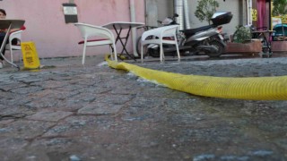 İnşaat arazisinden çıkan sıcak suyun boşa akması vatandaşın tepkisini çekti