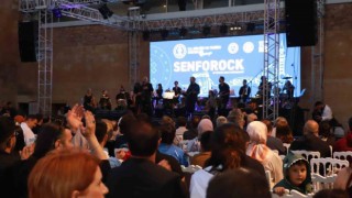 İshak Paşa Sarayında binlerce kişi “Senforock” konseri ile kendinden geçti