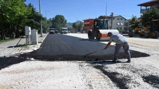 Isparta Belediyesi asfalt çalışmalarına devam ediyor