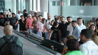 İstanbul Havalimanında bayram dönüşü yoğunluğu sürüyor
