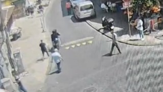 İstanbulda aksiyon filmi gibi olay kamerada: Gaspçı üstüne atlayan polis amirine ateş açtı