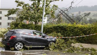 İsviçreyi fırtına vurdu: 1 ölü, 15 yaralı