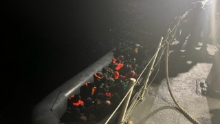 İzmir açıklarında 28 düzensiz göçmen yakalandı