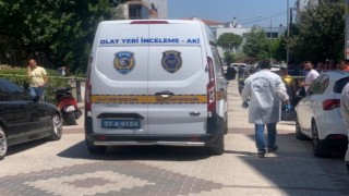 İzmirde emniyet bekçisi, 9 yaşındaki kızının yanında cinayete kurban gitti