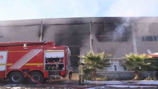 İzmirde polyester fabrikasında çıkan yangın kontrol altına alındı