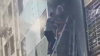 İzmirde yangın çıkan otelde 5 kişi dumandan etkilendi