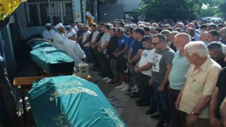 İzmirdeki feci kazada hayatını kaybedenler toprağa verildi