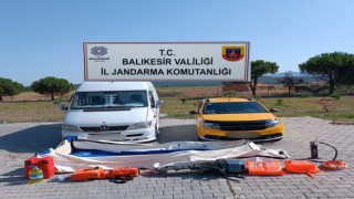 Jandarma 3 organizatör ve 13 düzensiz göçmeni yakaladı