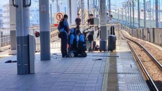 Japonyada trende bıçaklı saldırı