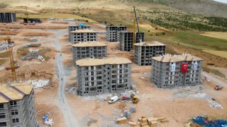 Kahramanmaraş'ta deprem konut inşaatı sürüyor