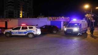 Kaldırımda yürürken silahlı saldırıya uğrayıp yaralandı, kanlar içerisinde yatarken sigara içti