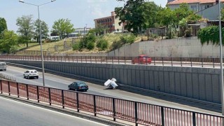 Kamyon sürücüsünden karayolunda tehlikeli hamle