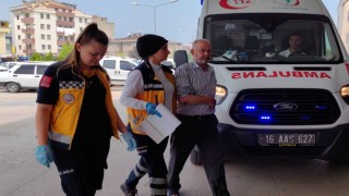 Kamyonet ile elektrikli bisikletin çarpıştığı kaza kamerada