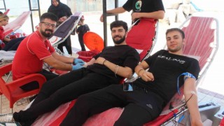 Kan akıtmak yerine Kızılaya kan bağışlıyorlar