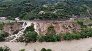 Karadeniz-Akdeniz yolu heyelan nedeniyle ulaşıma kapandı