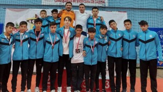 Karaman Analig Güreş Takımı final biletini kaptı